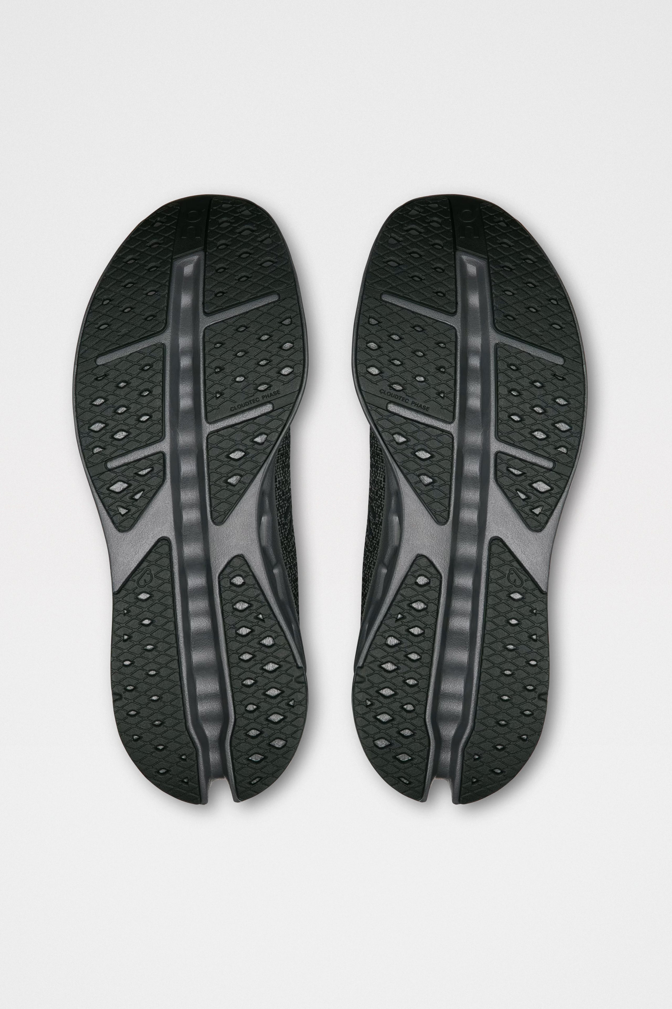 On Cloudsurfer Max Black / Eclipse