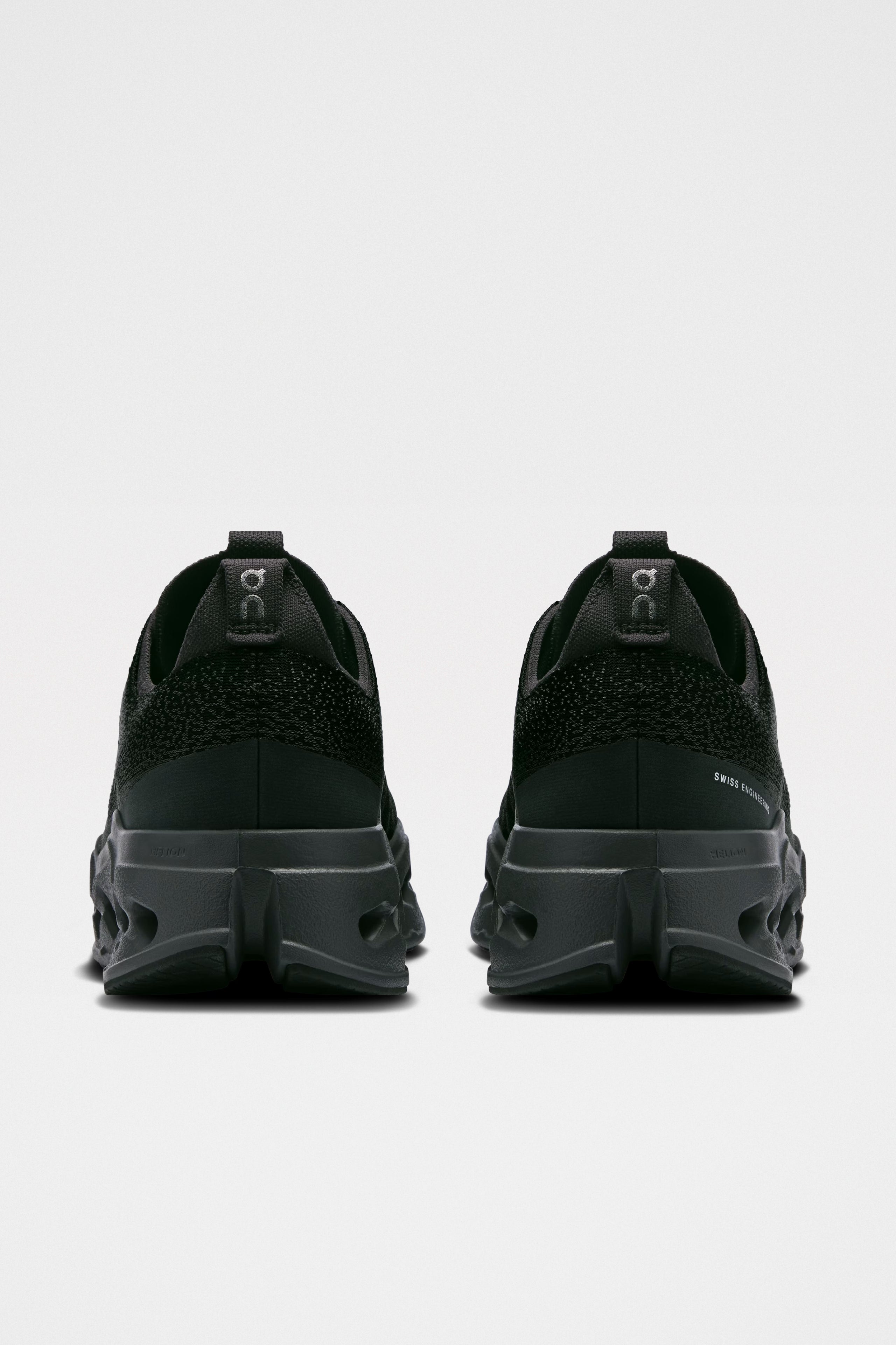 On Cloudsurfer Max Black / Eclipse