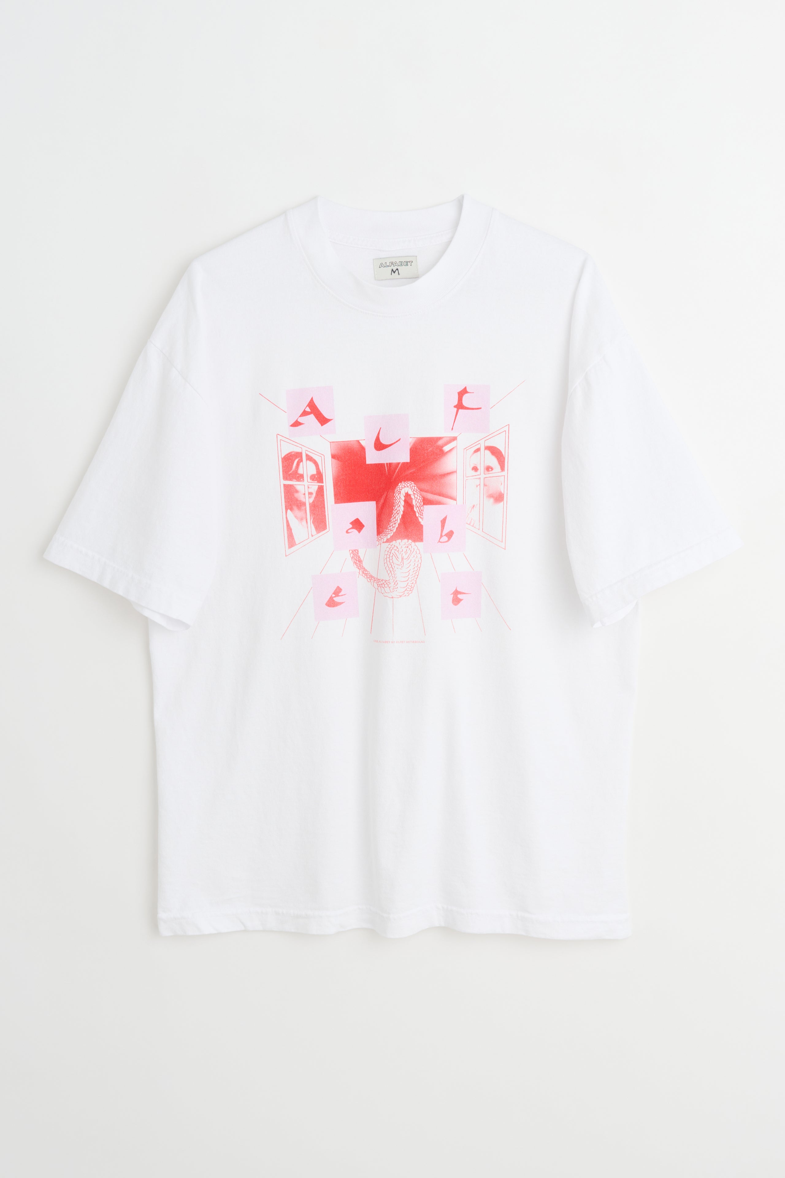 Alfabet White Tee Window Print White