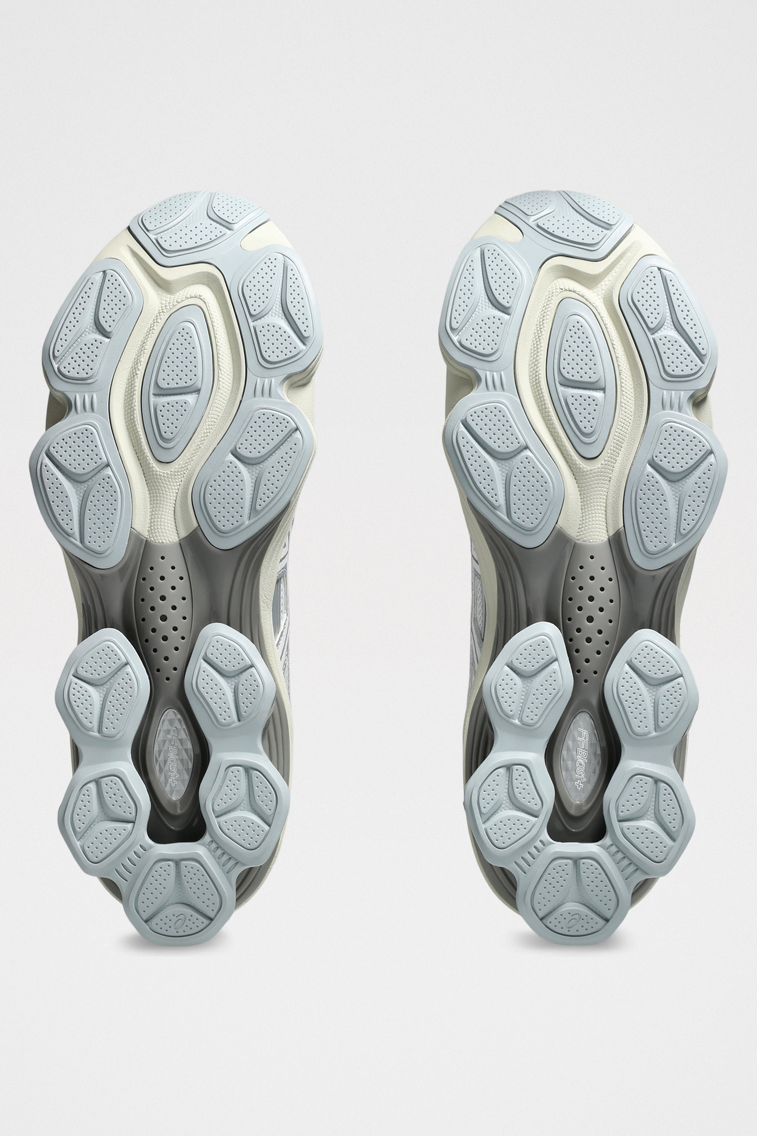 Asics Gel-Kinetic Fluent White / White