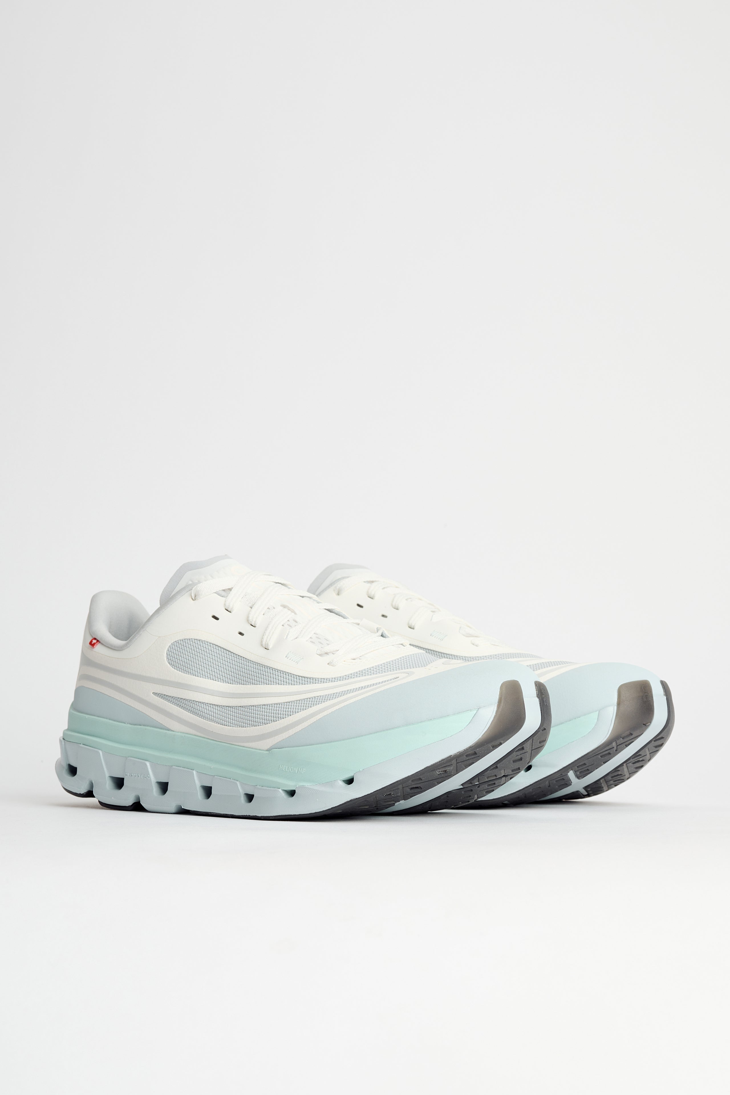 On Cloudflow 5 AD Hail / White