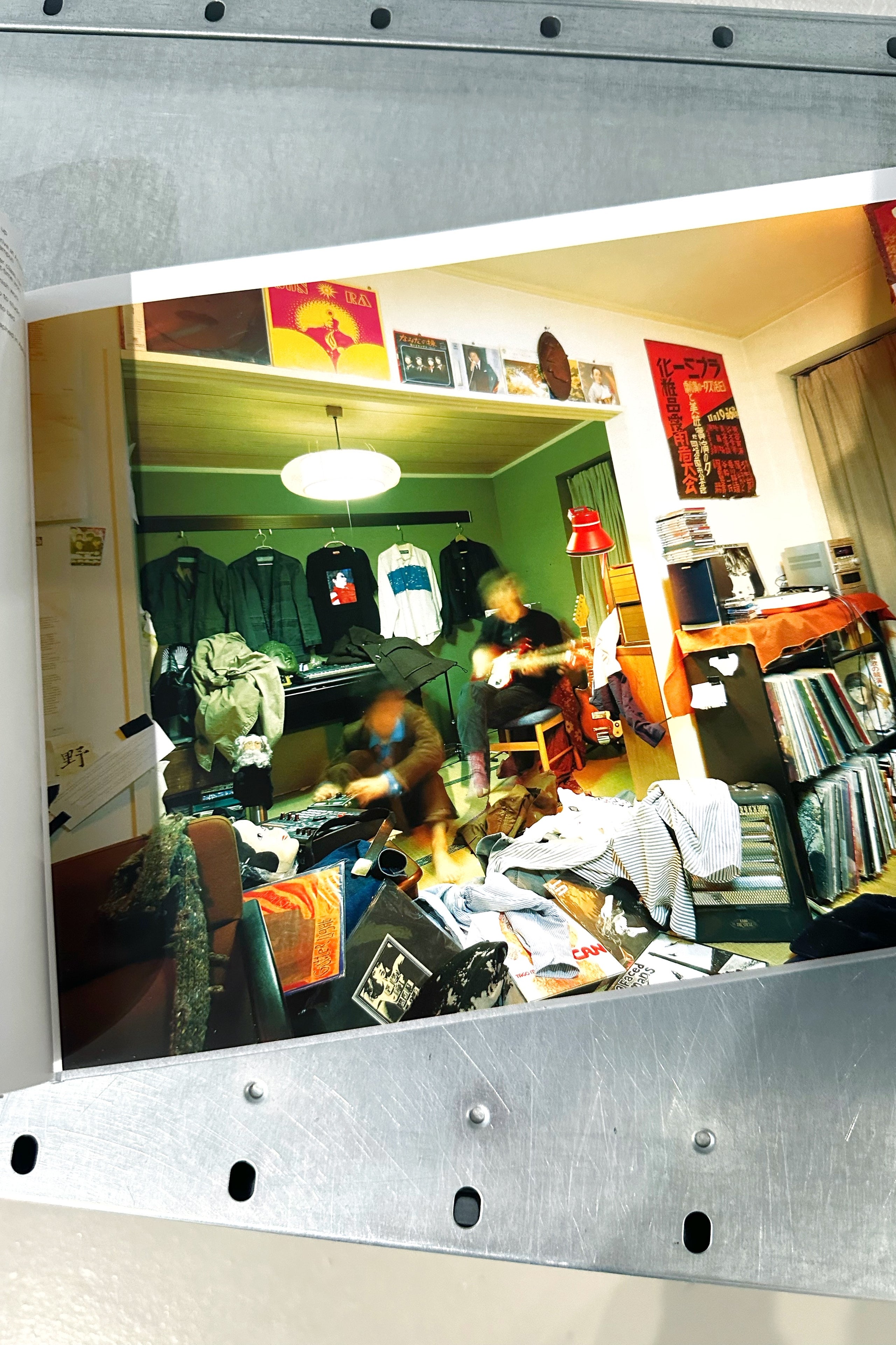 Happy Victims by Kyoichi Tsuzuki