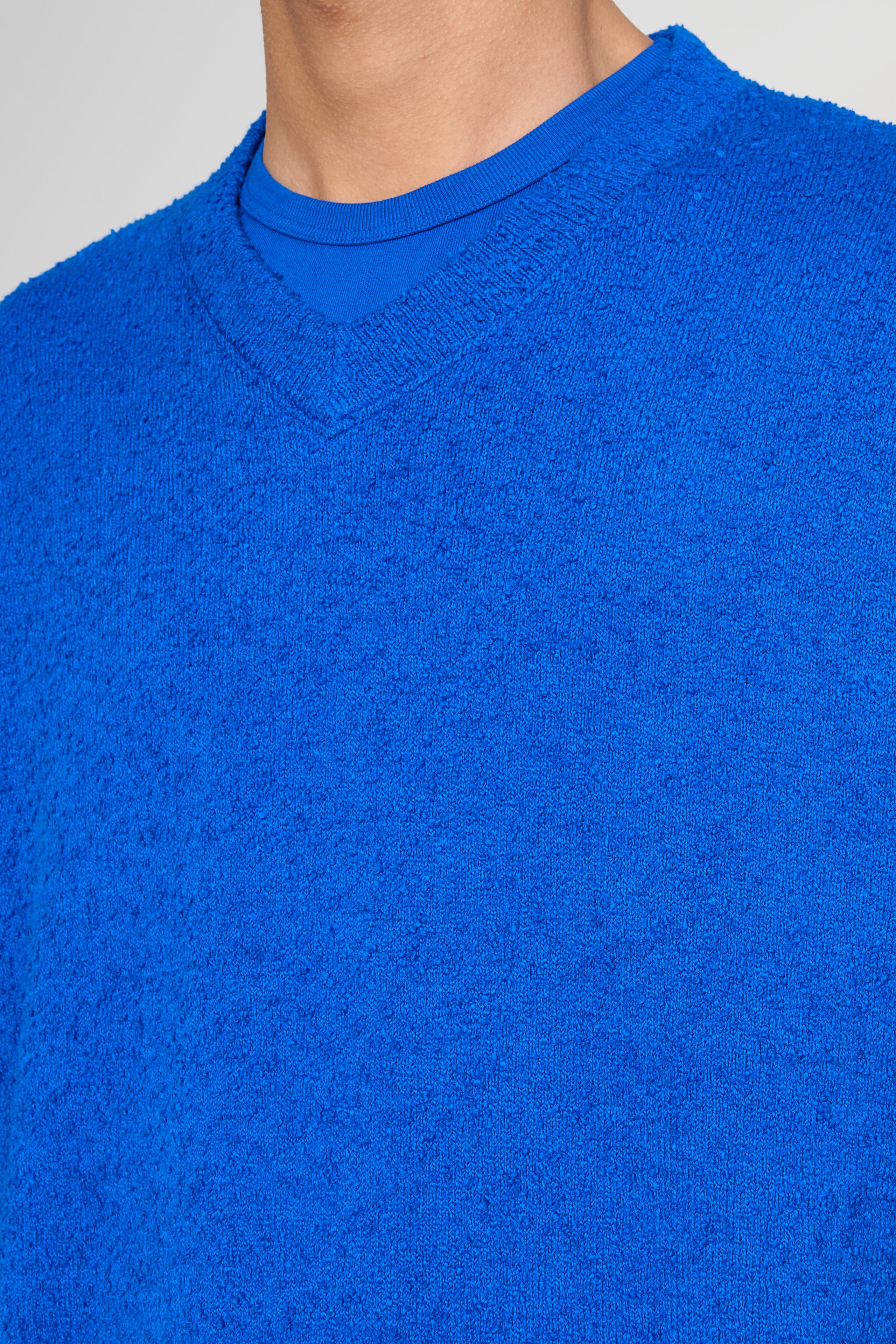 Lady White Co. x TRÈS BIEN Teddy High V-Neck Extra Blue