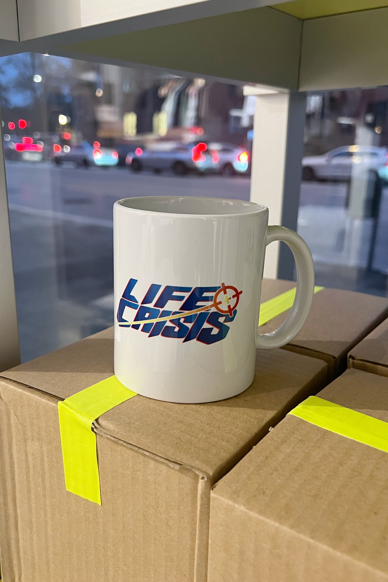 Connie Costas Life Crisis TRÈS BIEN Exclusive Mug White
