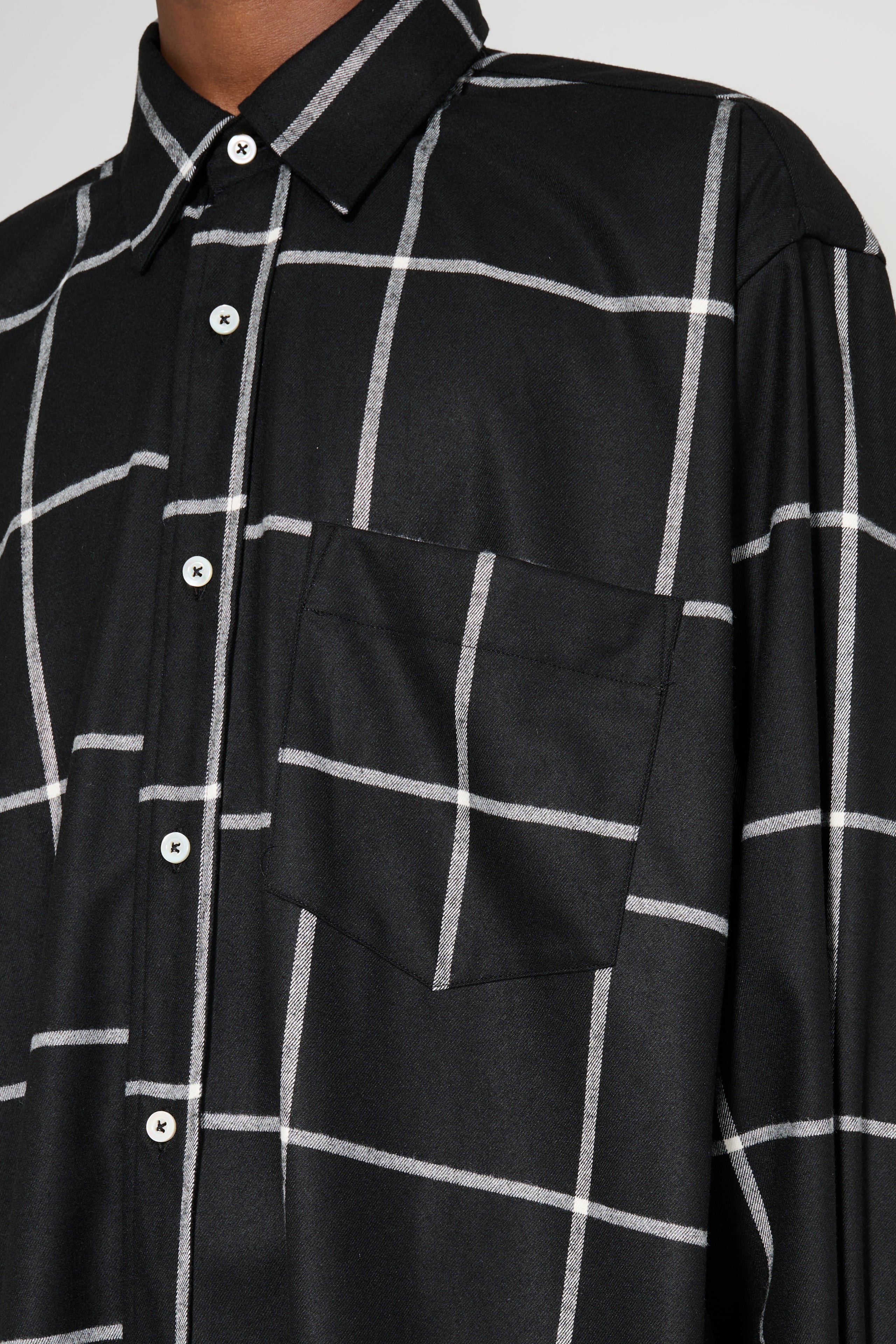 TRÈS BIEN everywear Oversized Classic Shirt Wool Check Black