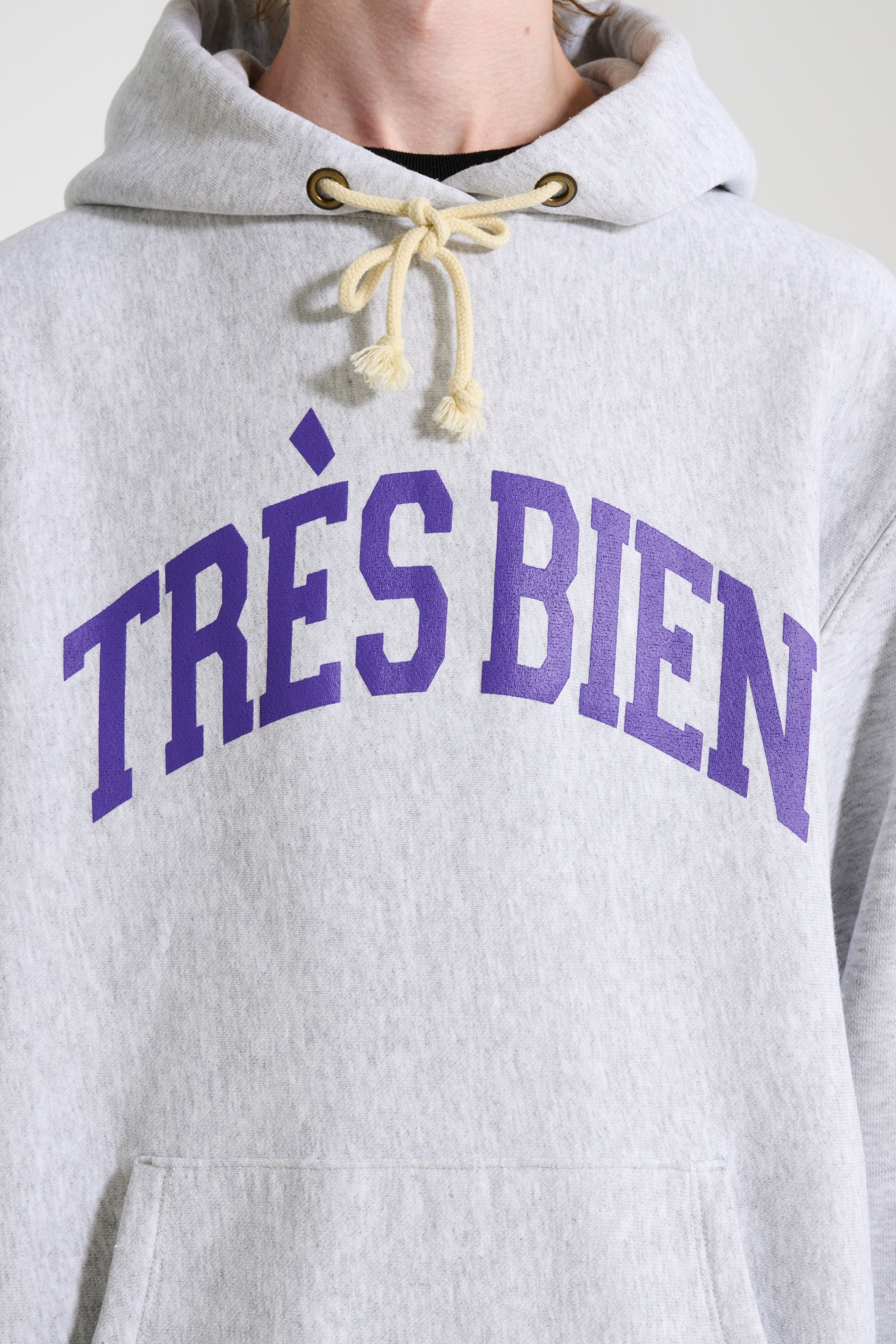 TRÈS BIEN x Champion Reverse Weave Arch Logo Hoodie Grey