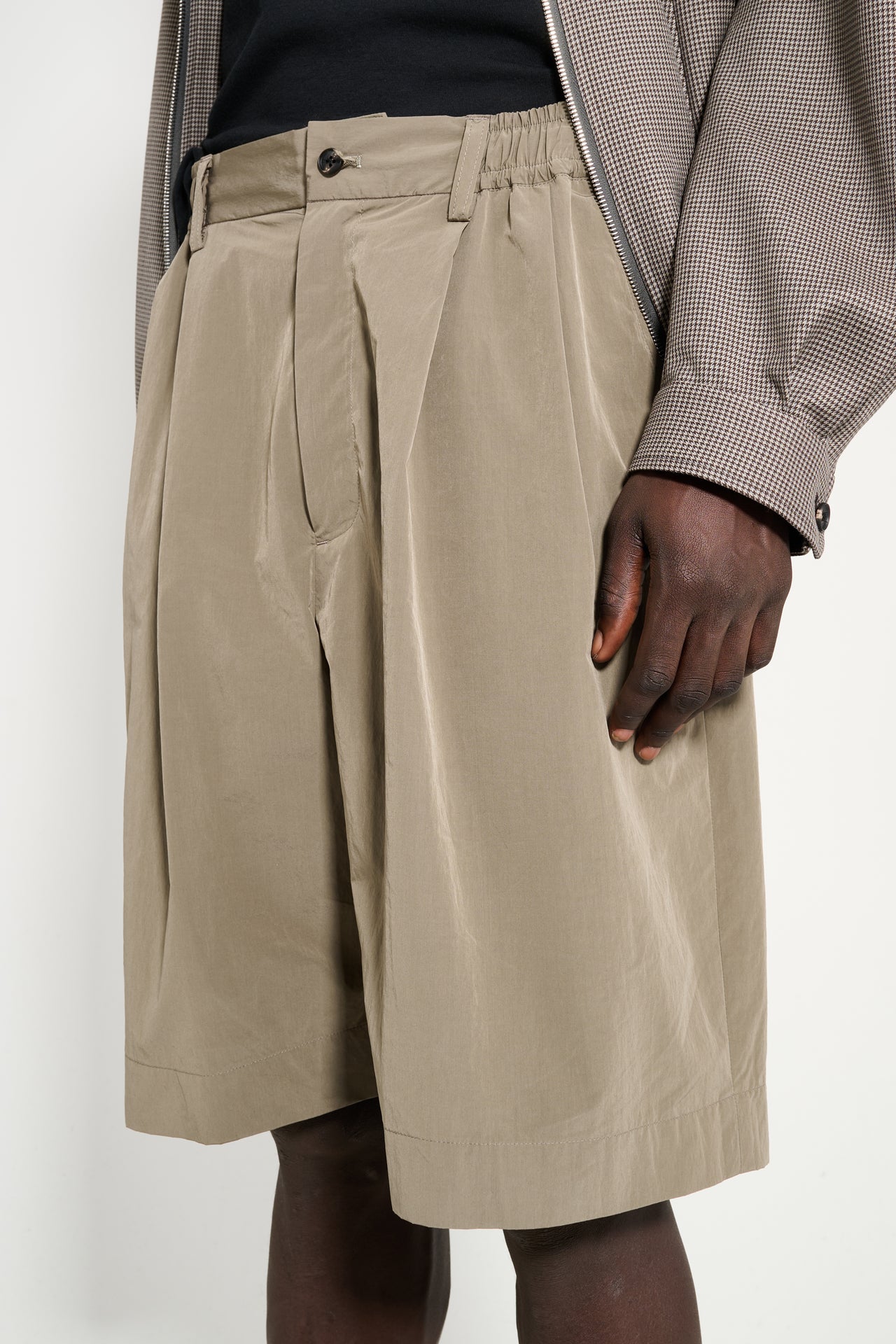 ssstein Windproof Nylon Wide Easy Shorts Taupe