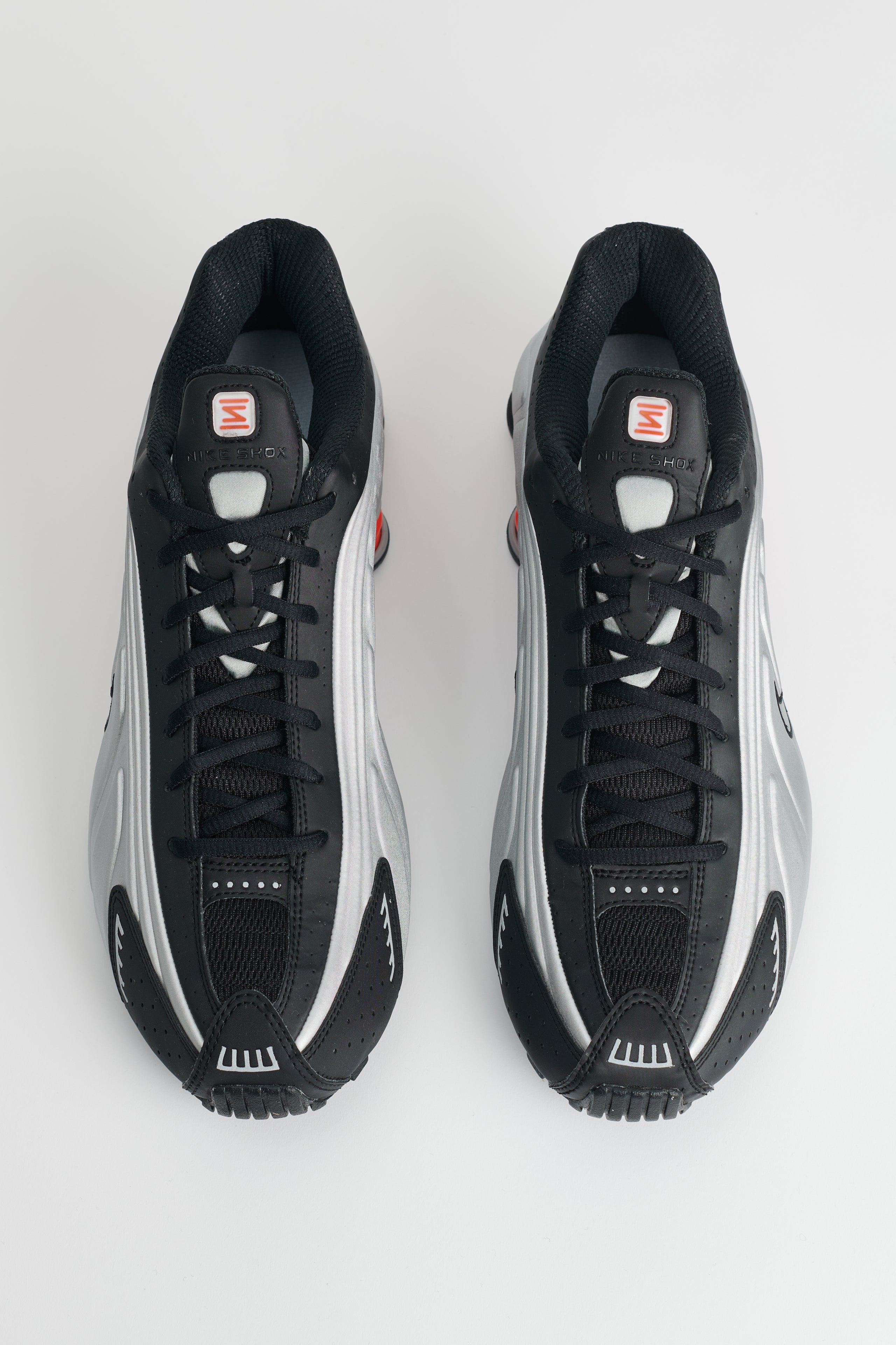 Nike Shox R4 Black / Metallic Silver