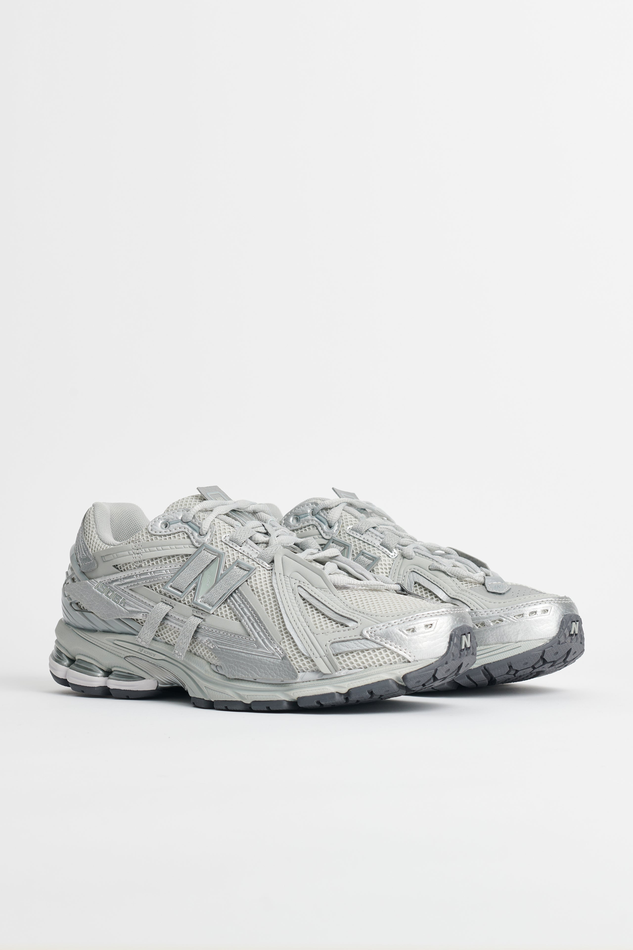 New Balance 1906 Concrete / Silver Metallic