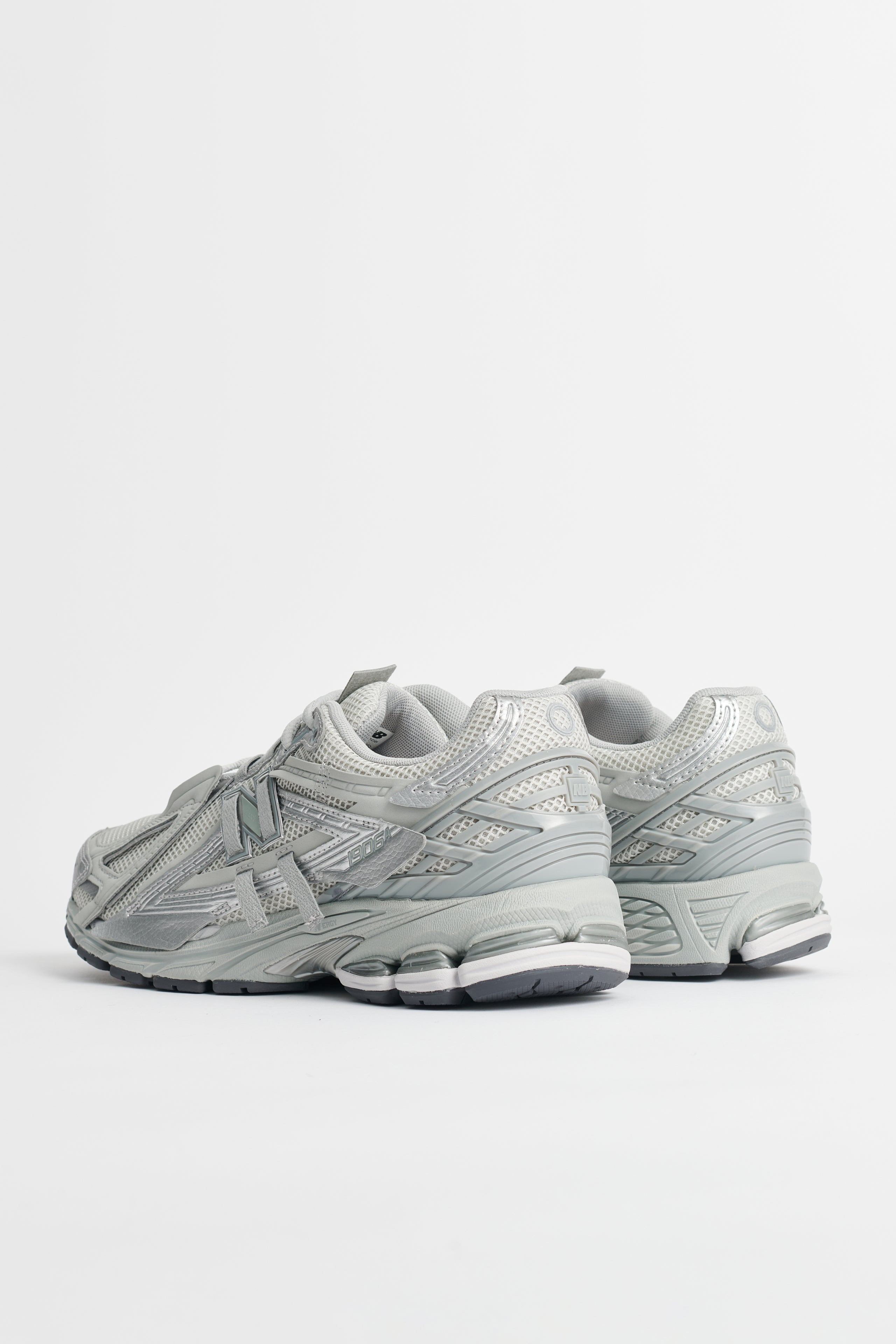 New Balance 1906 Concrete / Silver Metallic