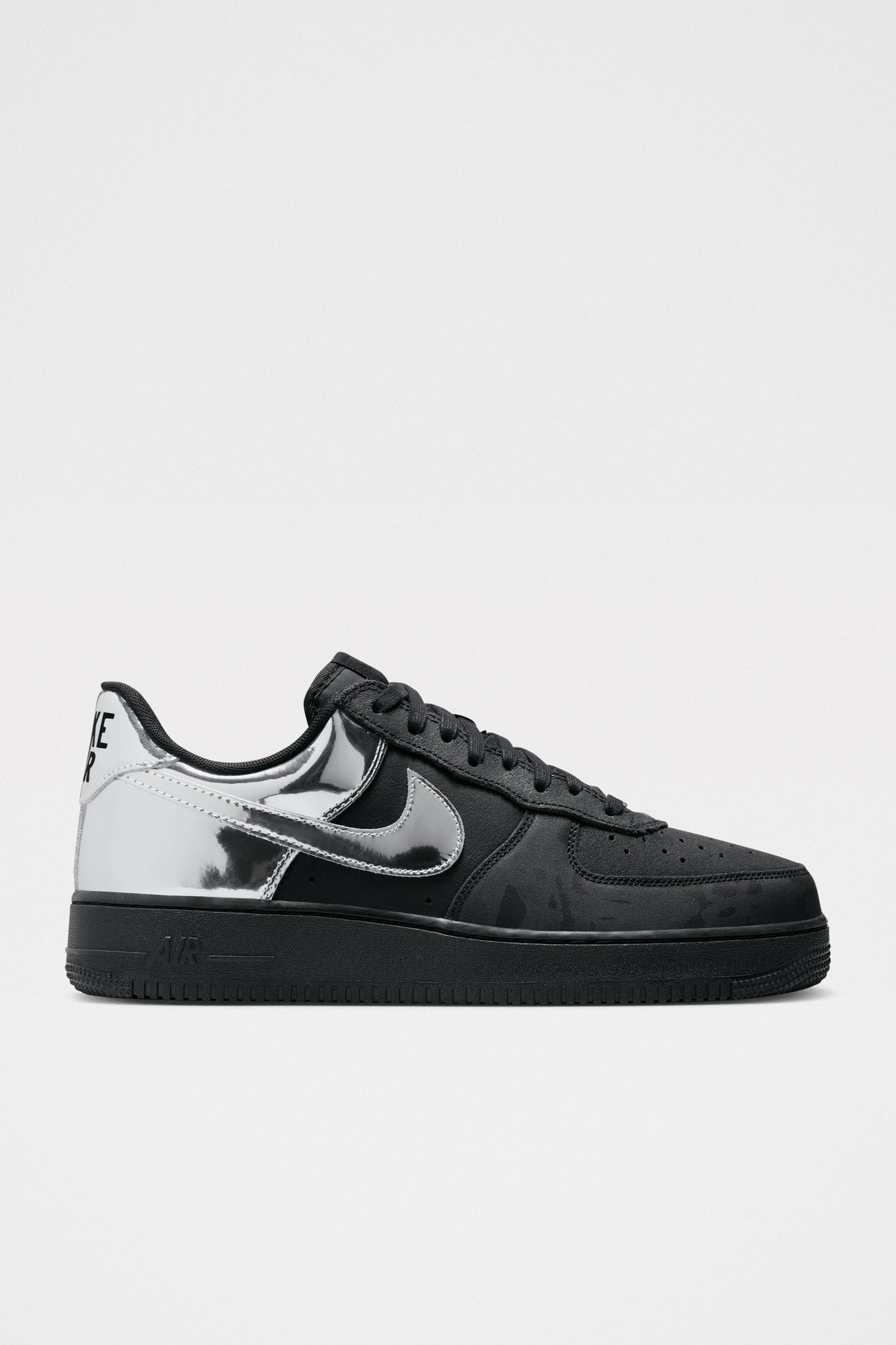 Nike Air Force 1 Low Retro Black / Chrome