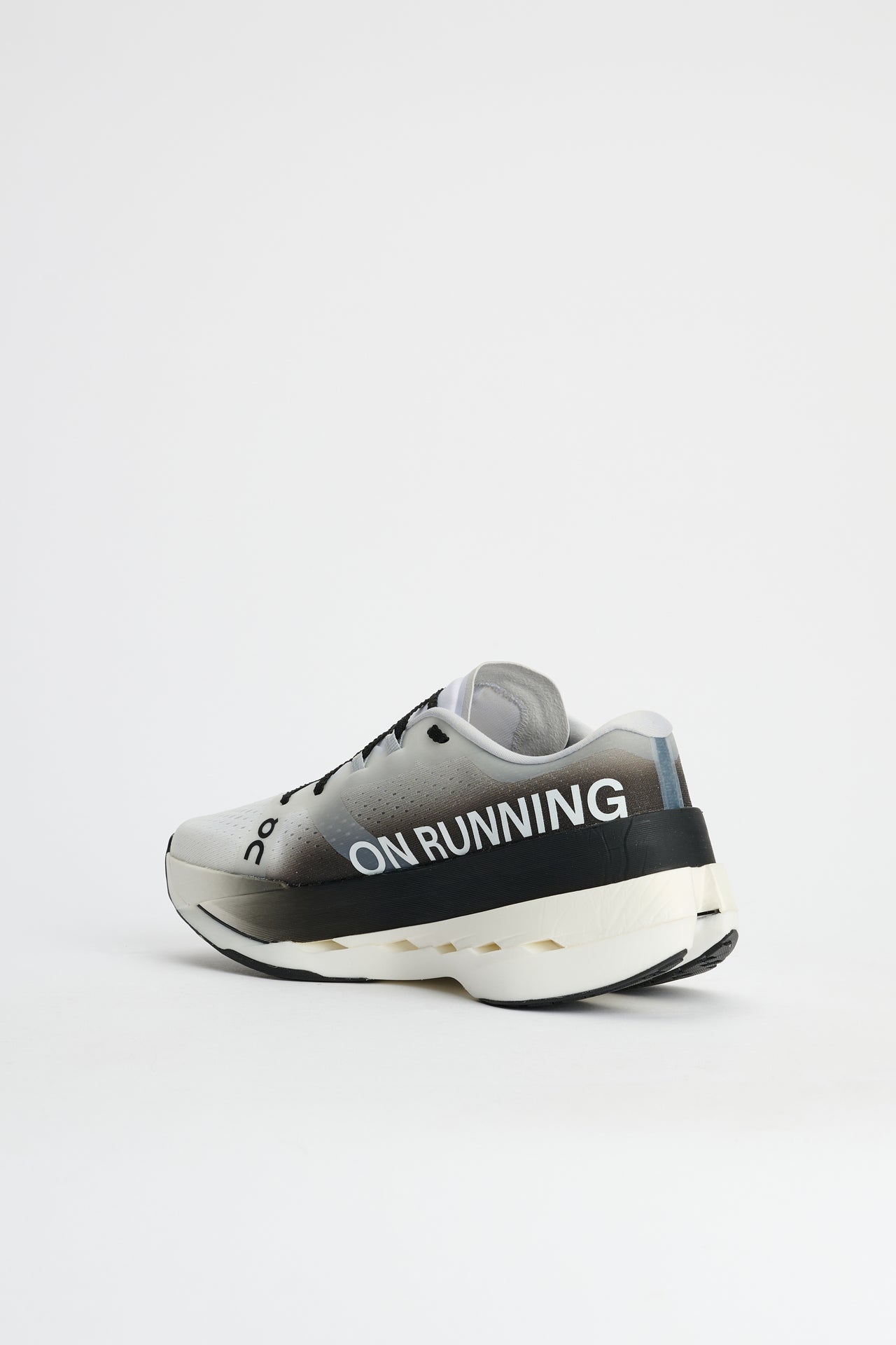 On Cloudboom Max White / Black