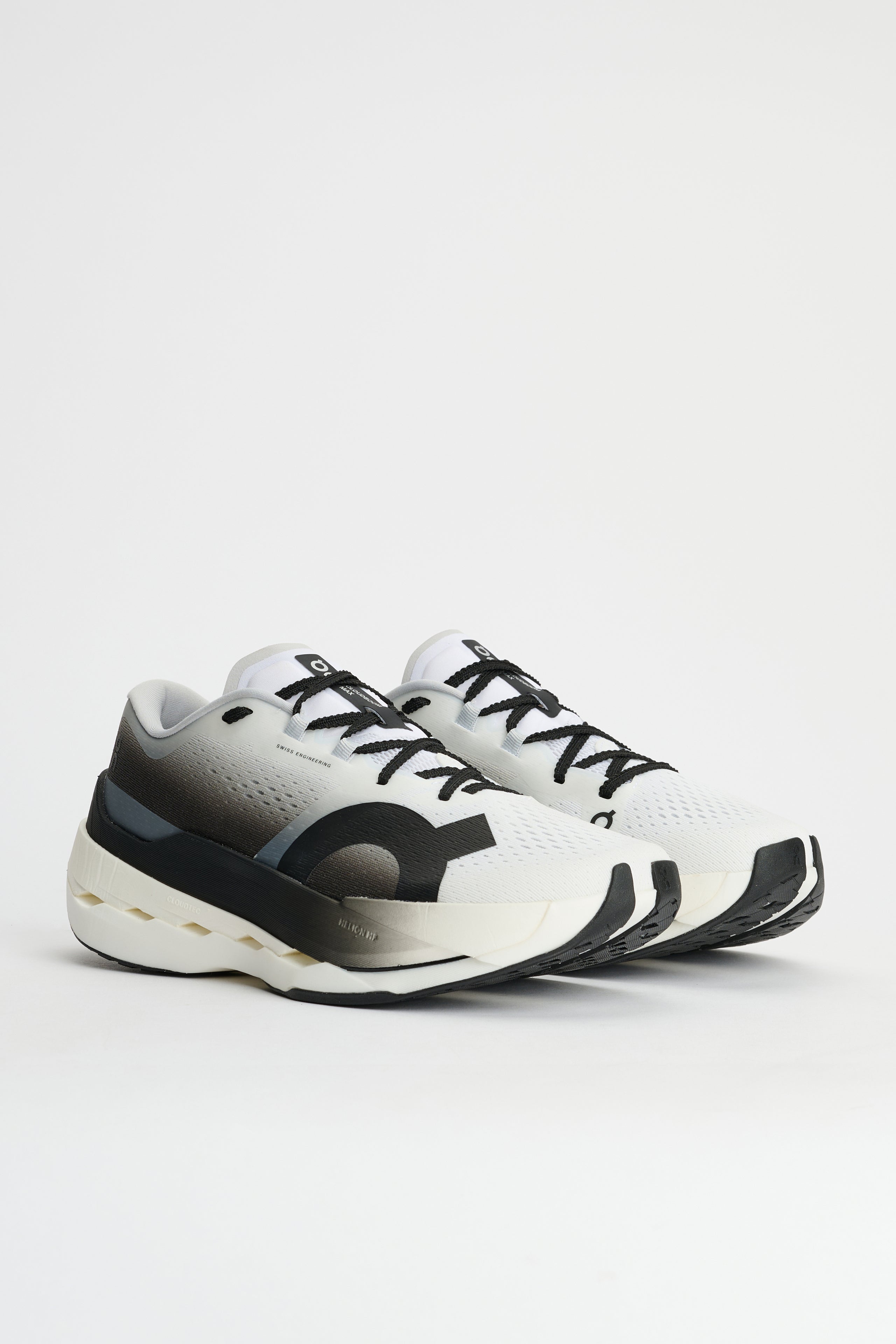 On Cloudboom Max White / Black