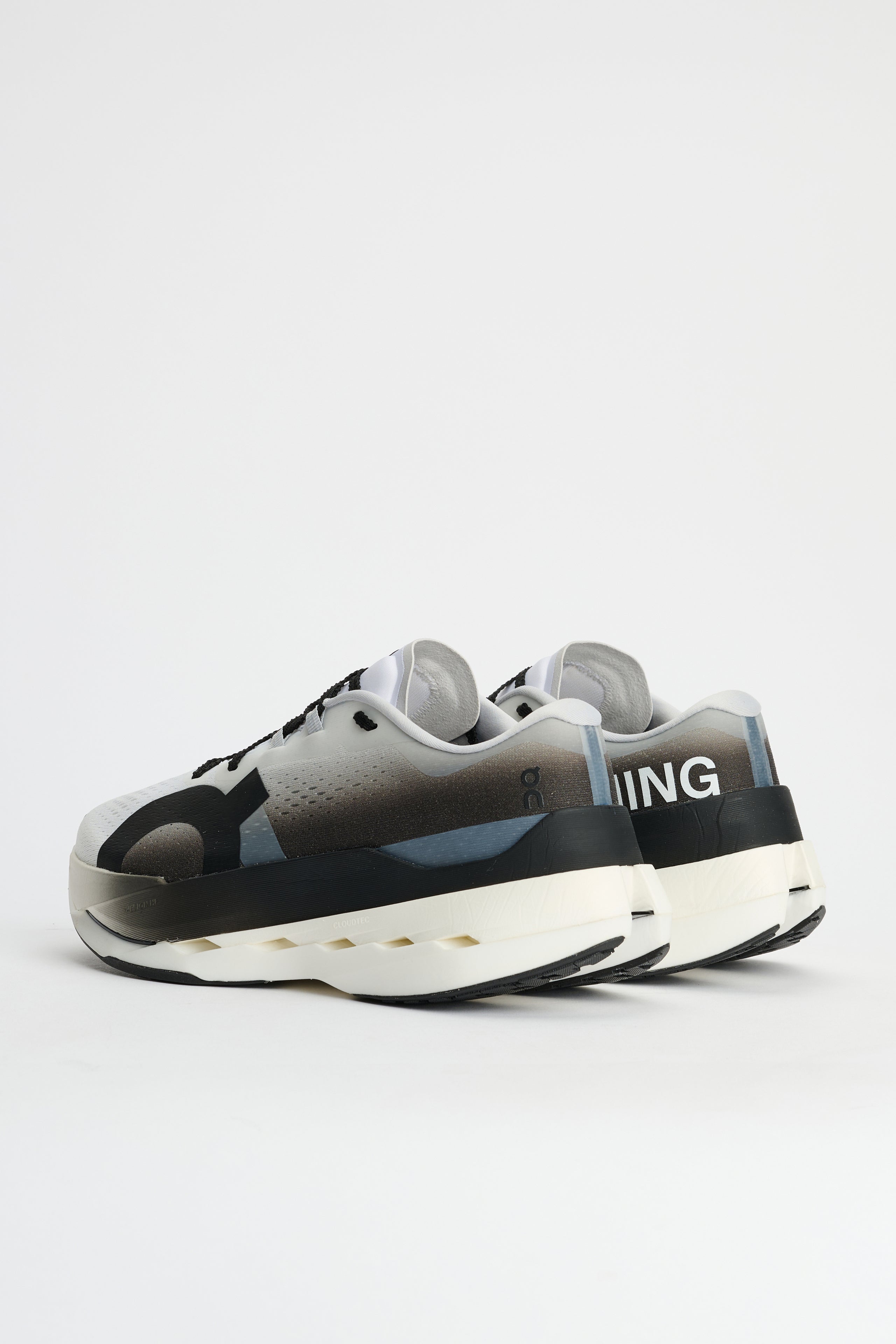On Cloudboom Max White / Black