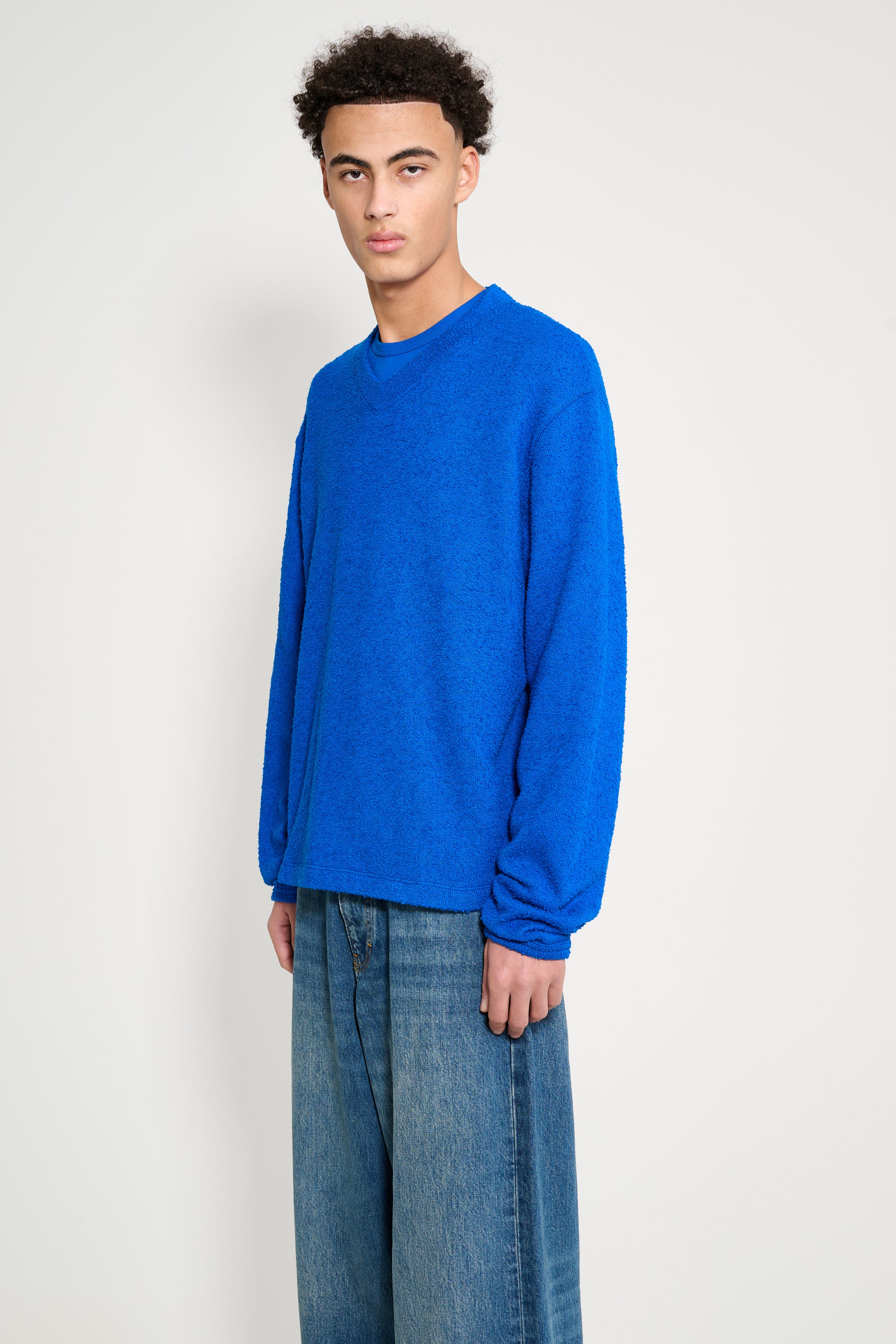 Lady White Co. x TRÈS BIEN Teddy High V-Neck Extra Blue