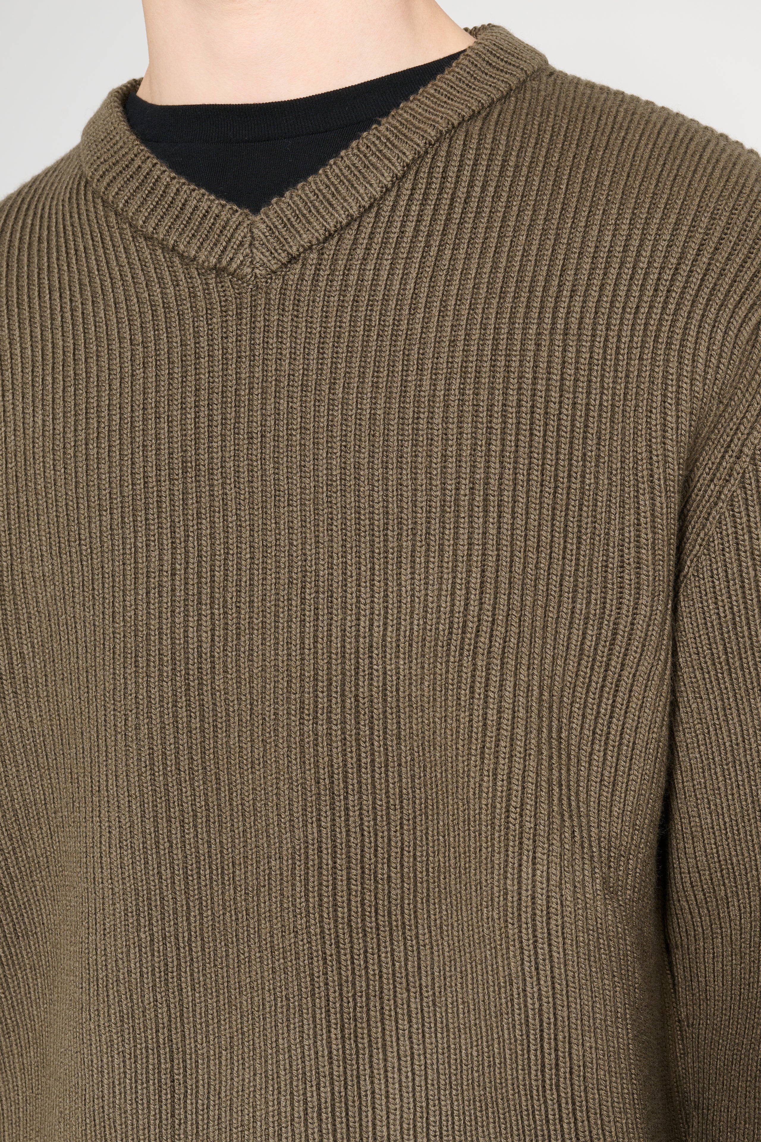 RIER V-Neck Fisherman Rib Wool Castoro