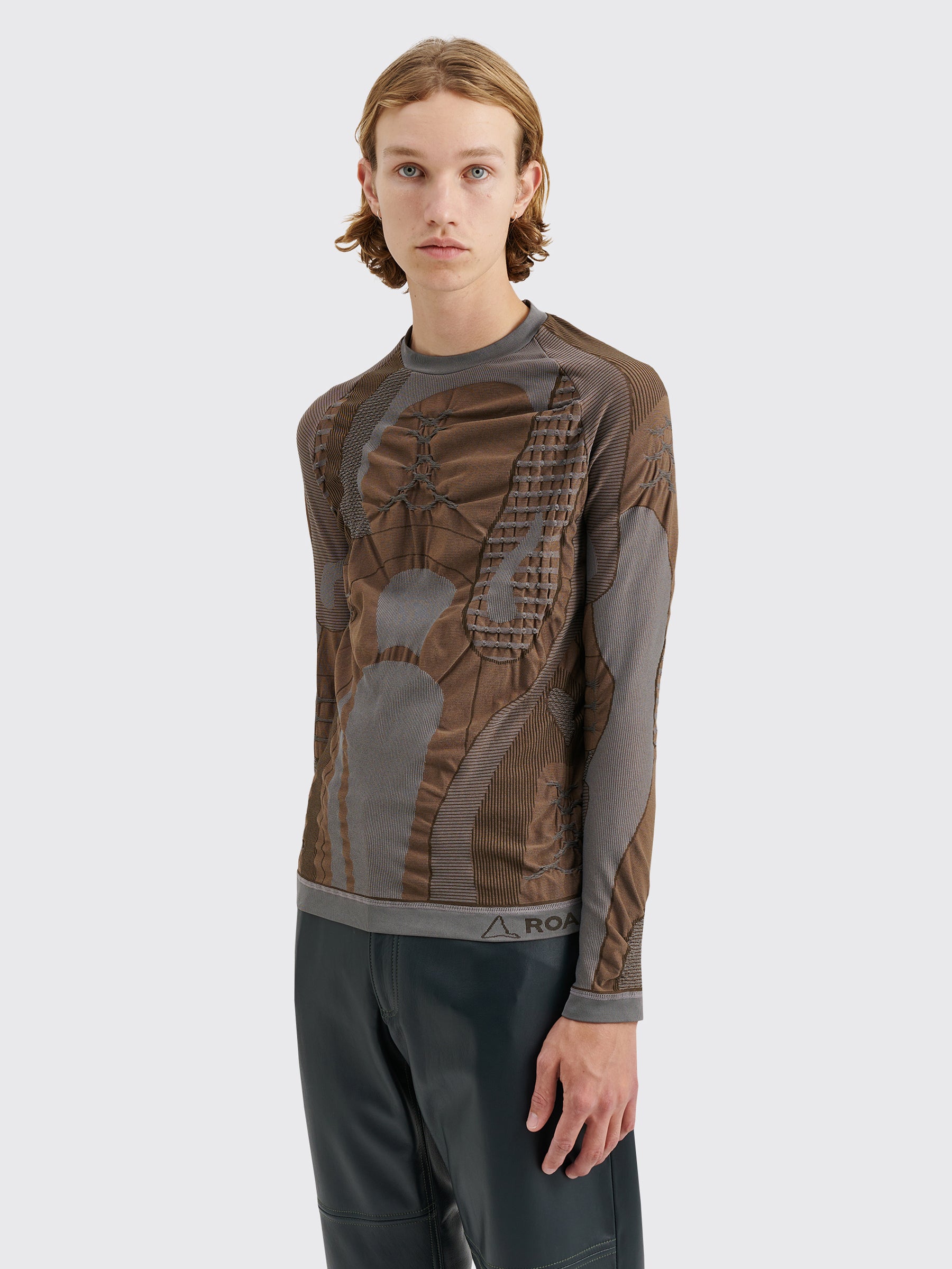 ROA Roundneck 3D Knit Sweater Brown Grey