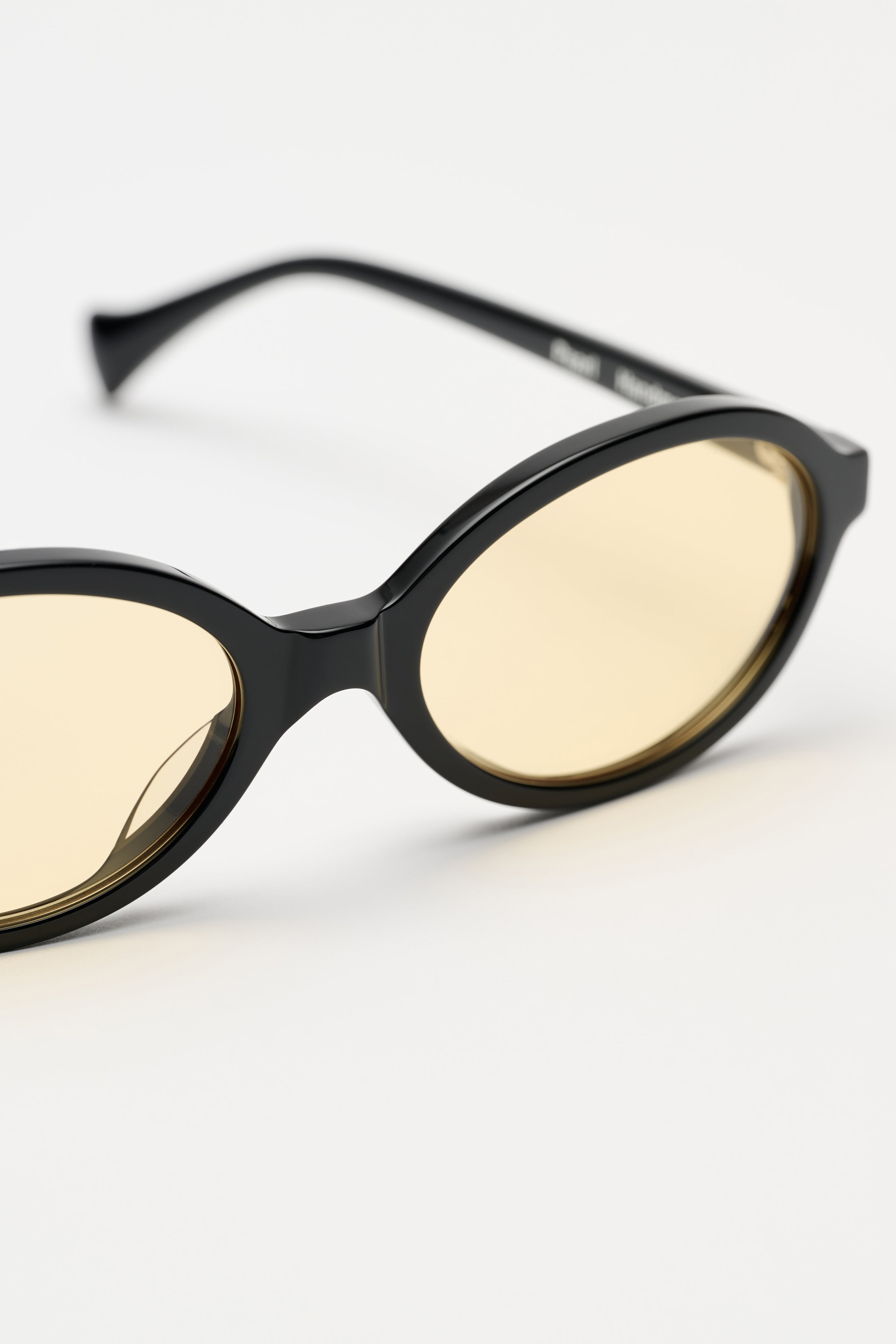 Sun Buddies Pearl Black With Yellow Lens