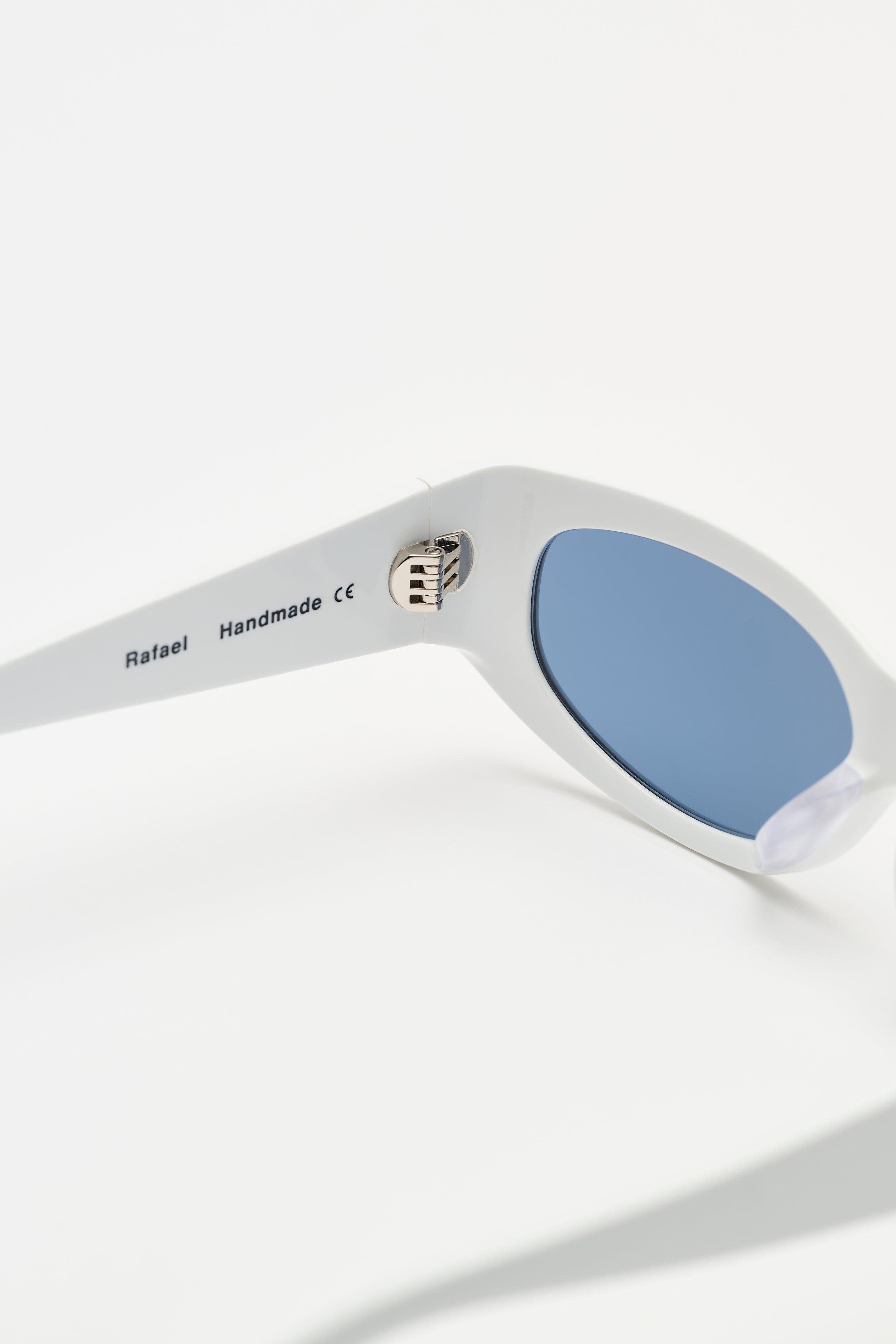 Sun Buddies Rafael Solid White