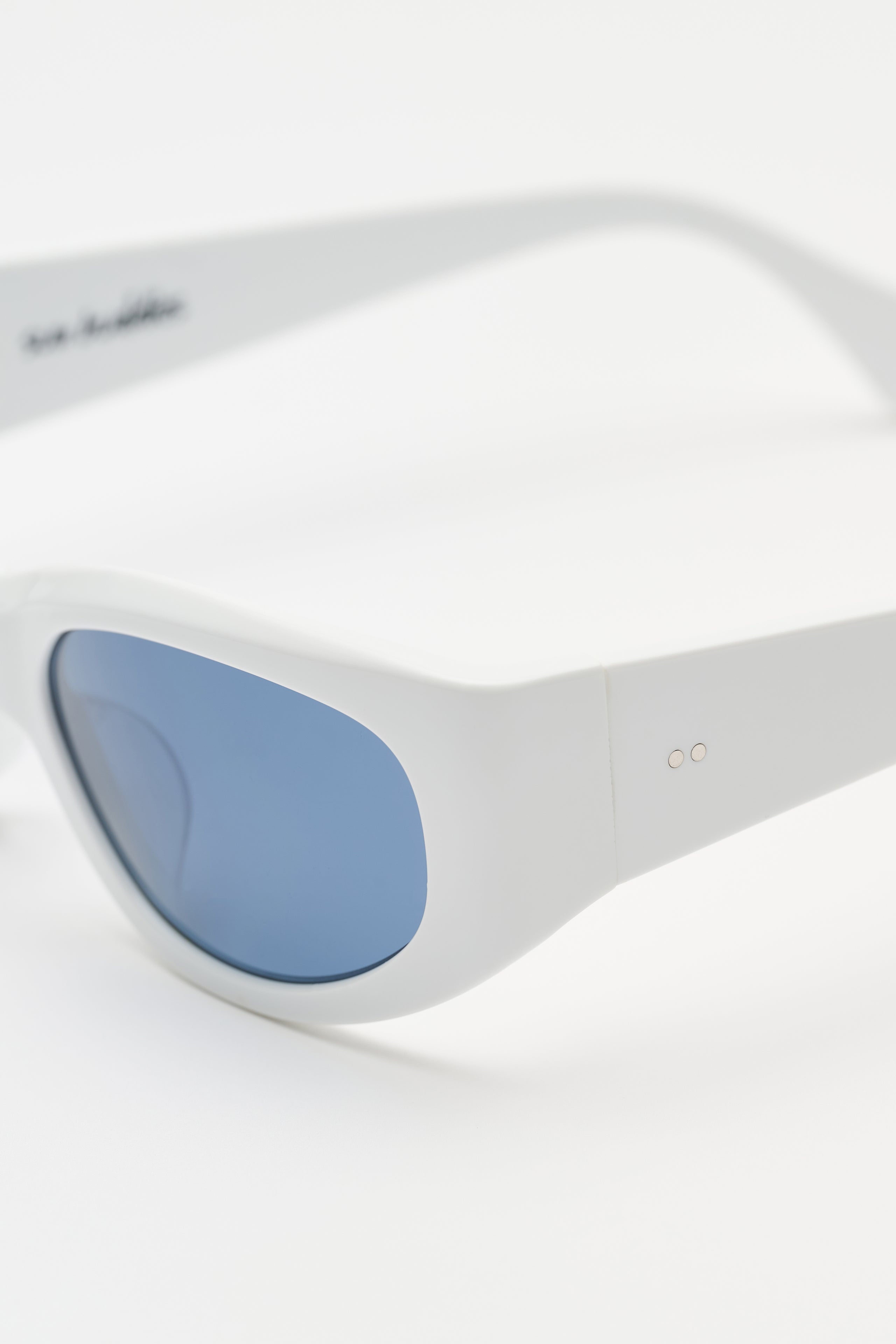 Sun Buddies Rafael Solid White