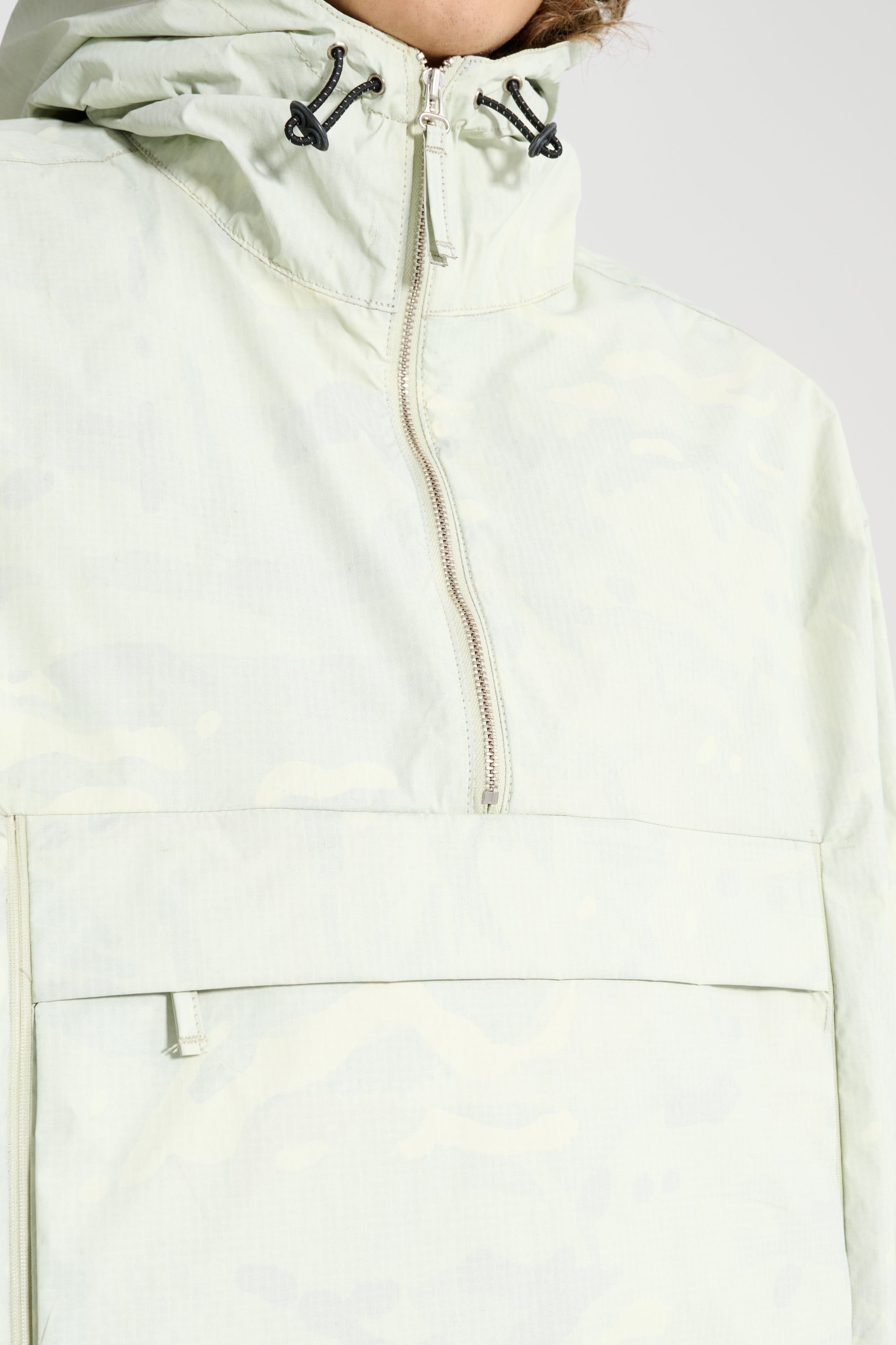 Très Bien Replayed Anorak Resin Coated Camouflage Green