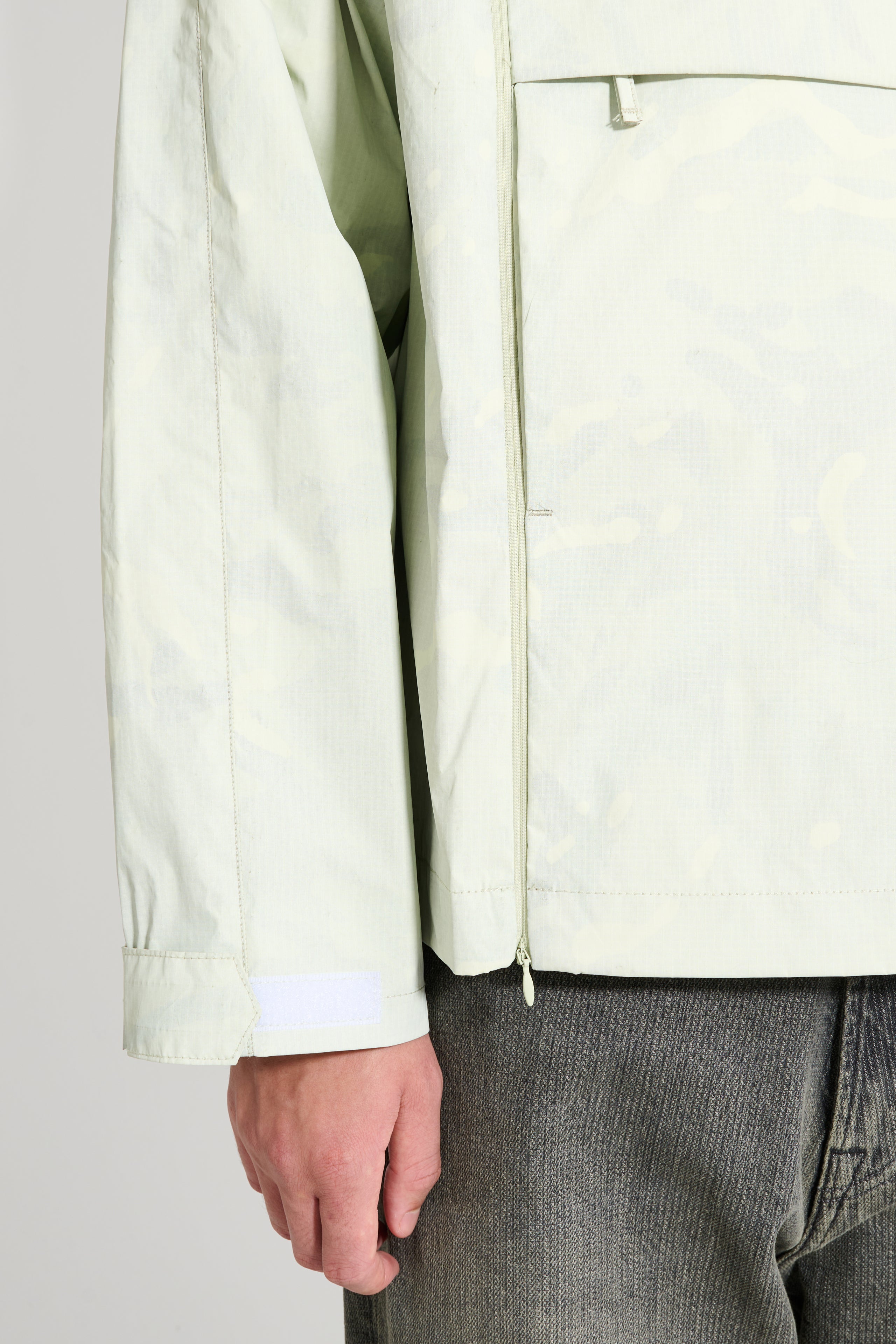 Très Bien Replayed Anorak Resin Coated Camouflage Green
