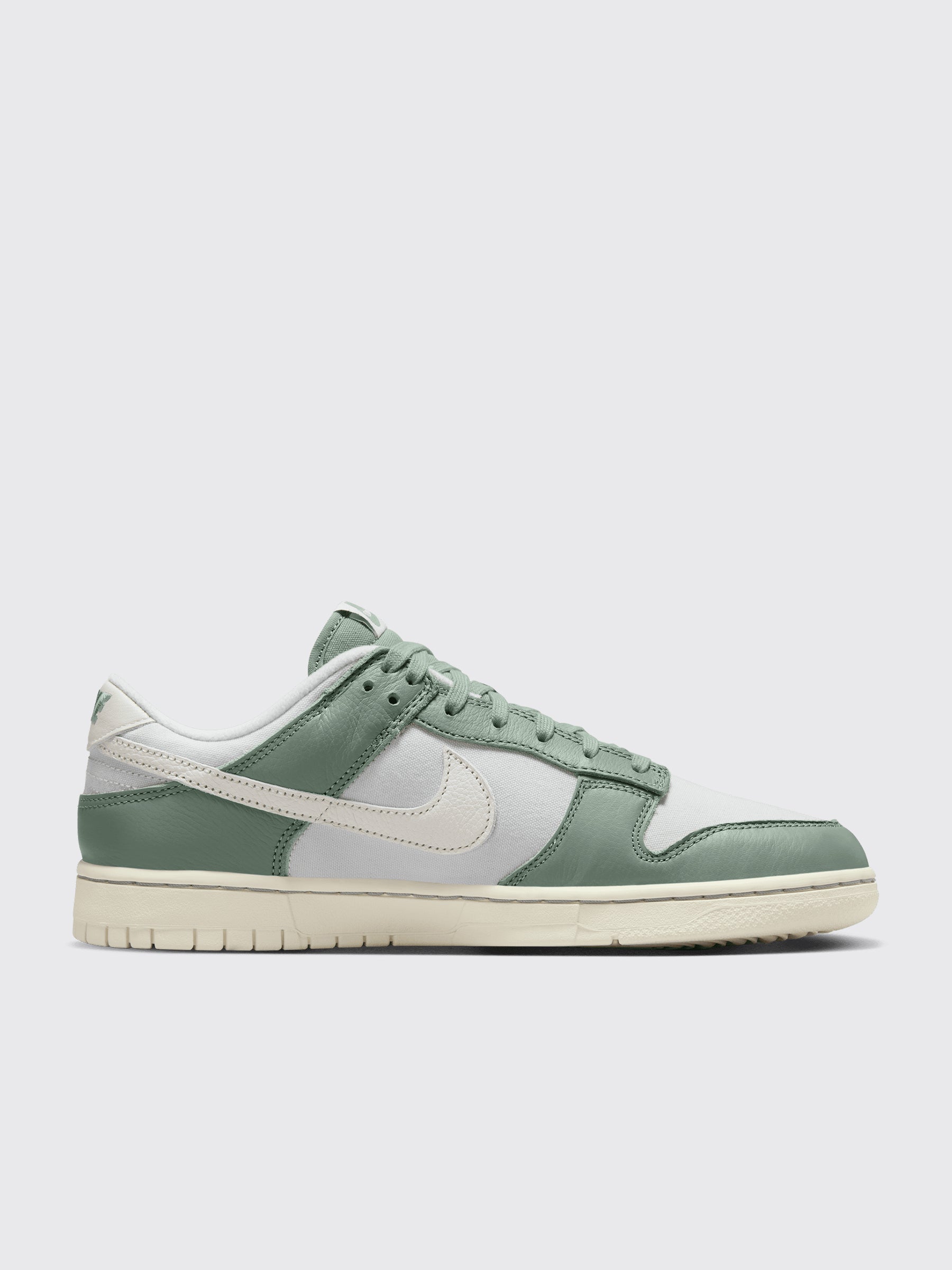 Nike Dunk Low Retro Prm Mica Green / Sail