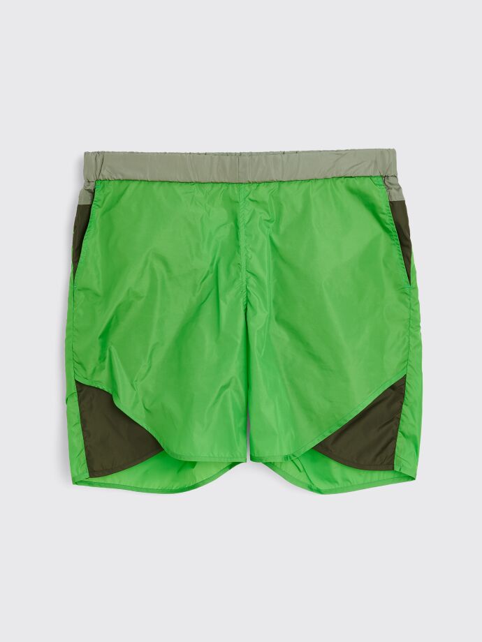 TRÈS BIEN everywear - athletic shorts tech kelly green
